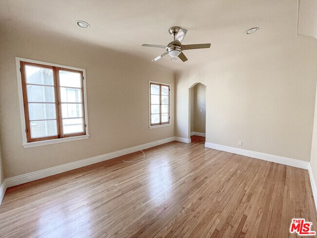 Building Photo - 219 S Hamilton Dr