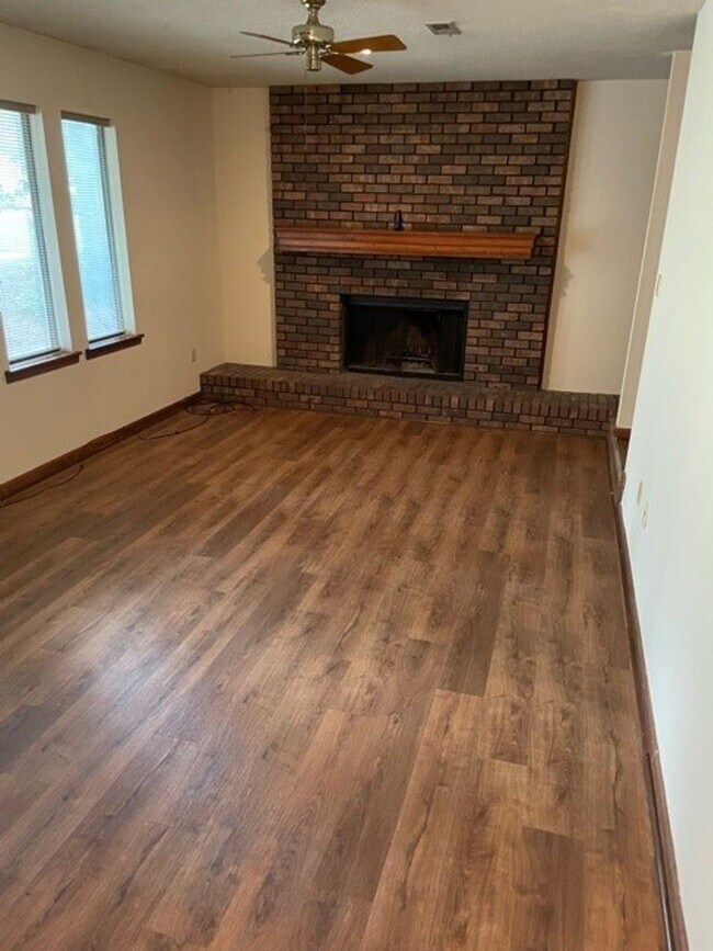 Foto del edificio - **PRICE IMPROVEMENT**103 Arbor Gate: 2BD, ...