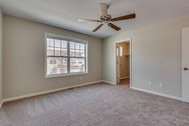 Foto del edificio - 3bd 2ba 2 car garage available sept01 $1,8...
