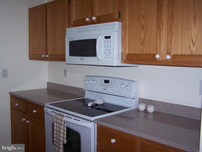 Building Photo - 5650 Wade Ct
