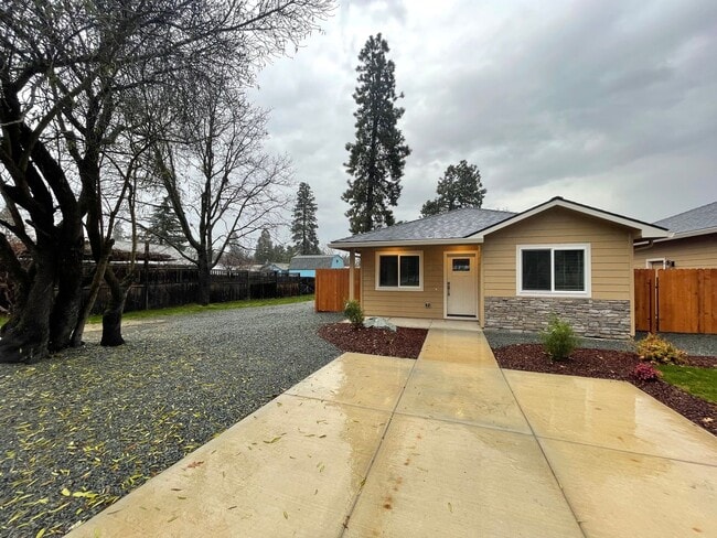 Building Photo - 410 4th St