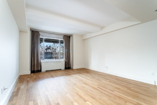 Foto del edificio - 110 Central Park S