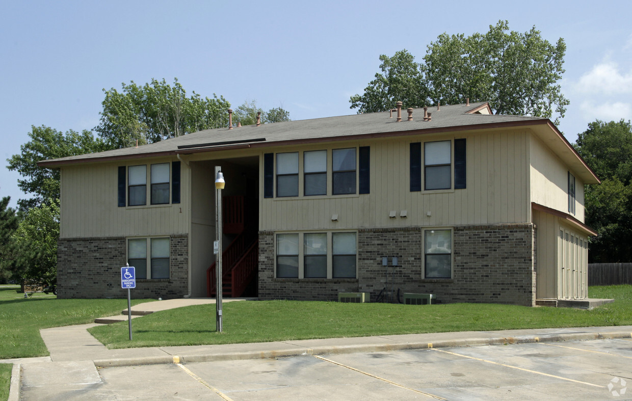 Foto del edificio - Maple Leaf Apartments