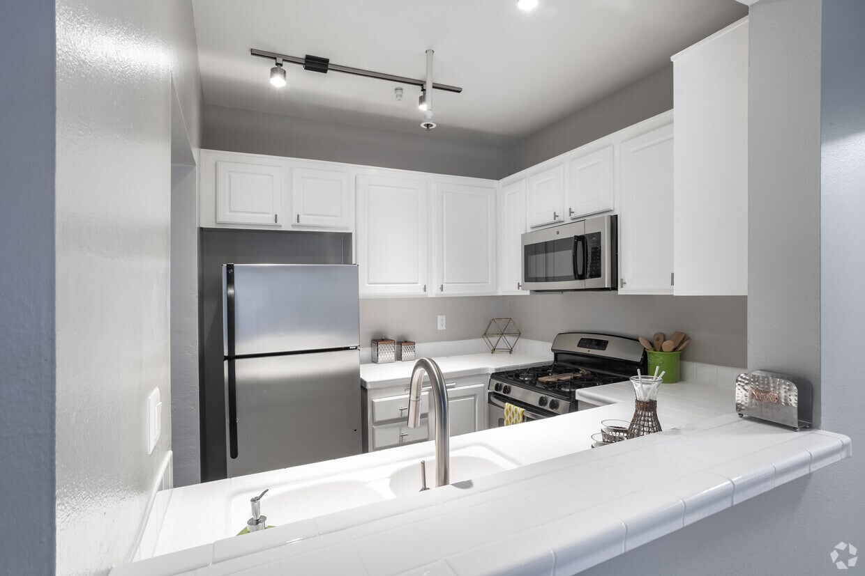 Madison Hancock Park Apartments in Los Angeles, CA Westside Rentals