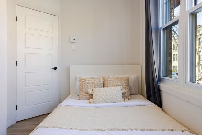 Building Photo - 4302 Rue Saint-Urbain