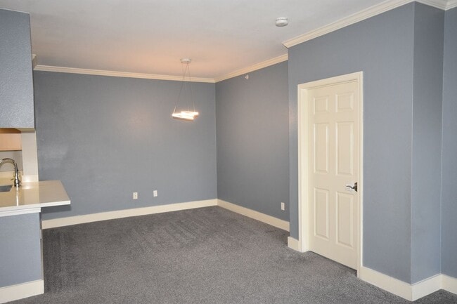 Building Photo - 701 Gibson Dr