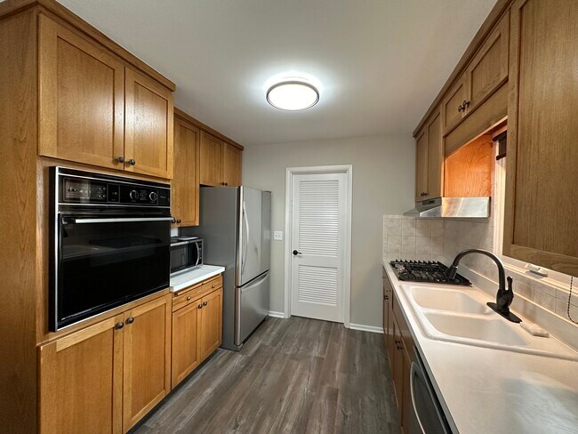 Foto del edificio - 4038 Forest Ave
