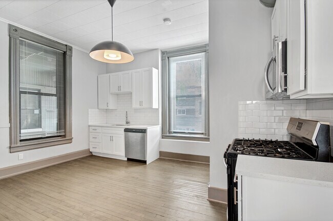 Foto del edificio - 1659 W 21st St