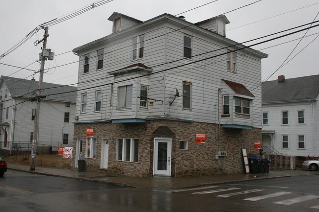 Foto del edificio - 664 Plainfield St