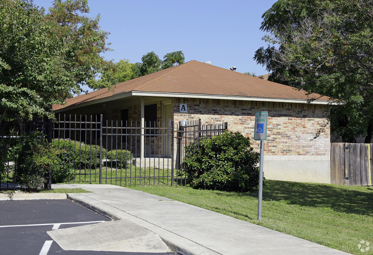 Primary Photo - Monarch Place Apartments