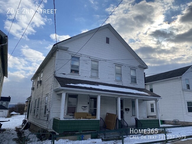 Building Photo - 3 Bedroom Unit with OFF STREET PARKING!