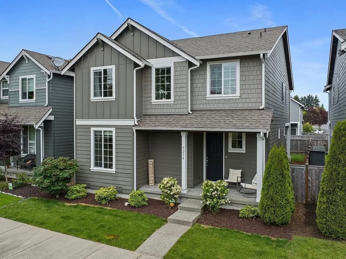 Foto principal - 4 Bedroom Single Family Home in Lacey