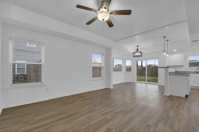 Building Photo - 1004 E Fannin St