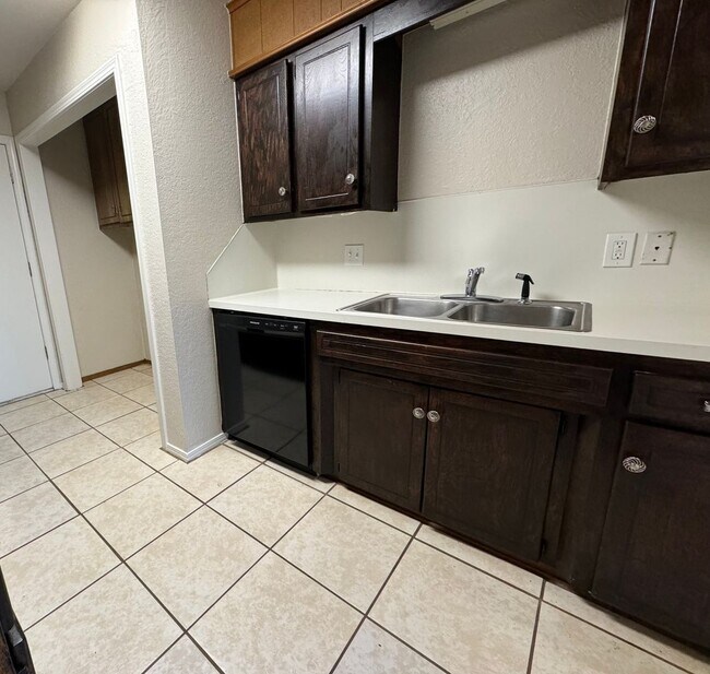 Foto del edificio - Gorgeous 3 bedroom 2 bathroom home