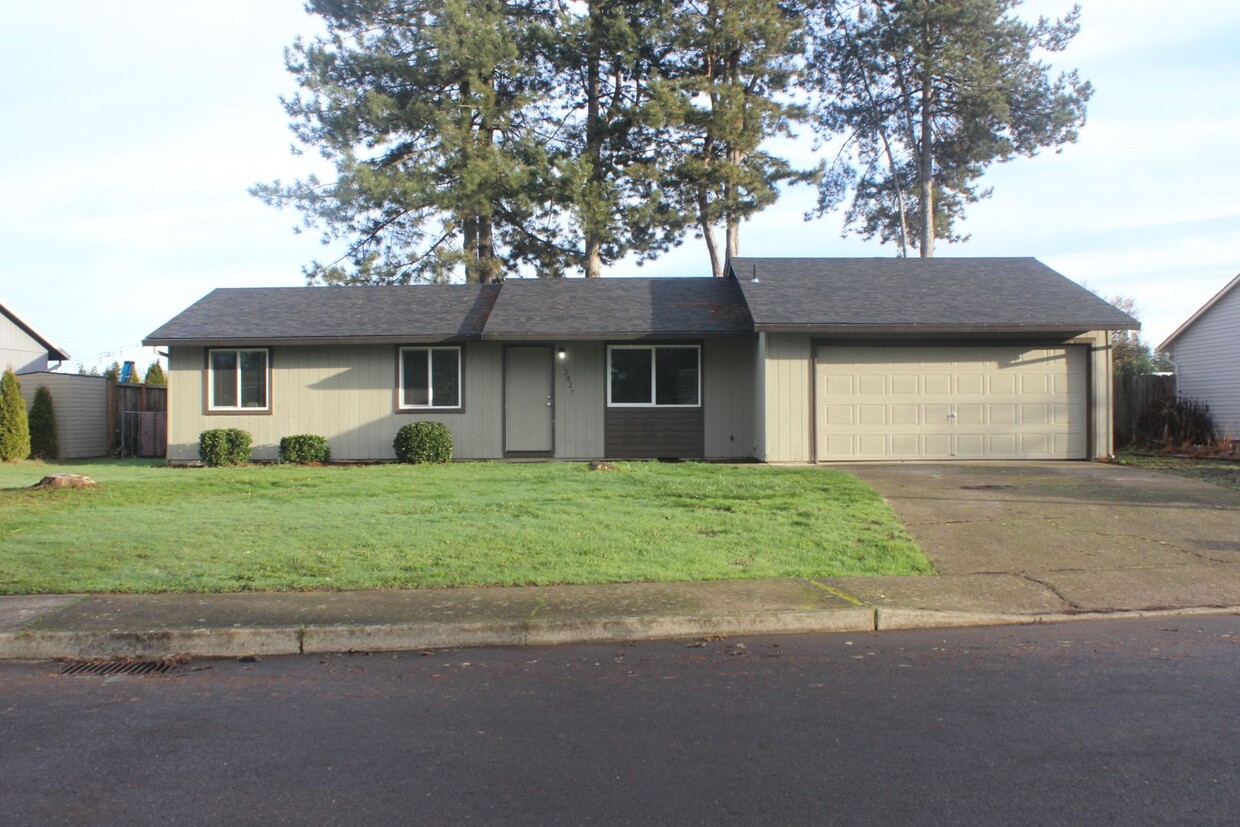 Primary Photo - Updated 3 bedroom, 2 bath home on quiet Hi...