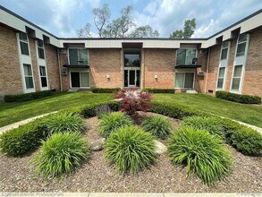 Building Photo - 4200 S Rochester Rd