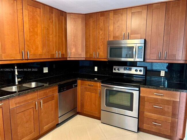 Foto del edificio - 16531  Blatt Blvd  101 Weston Fl 33326