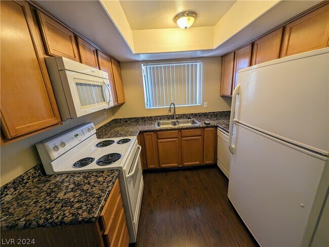 Foto del edificio - 7300 W Pirates Cove Rd