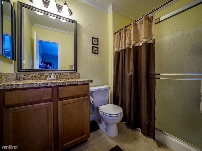Building Photo - 2 br, 2 bath Apartment - 9939 Azuaga St