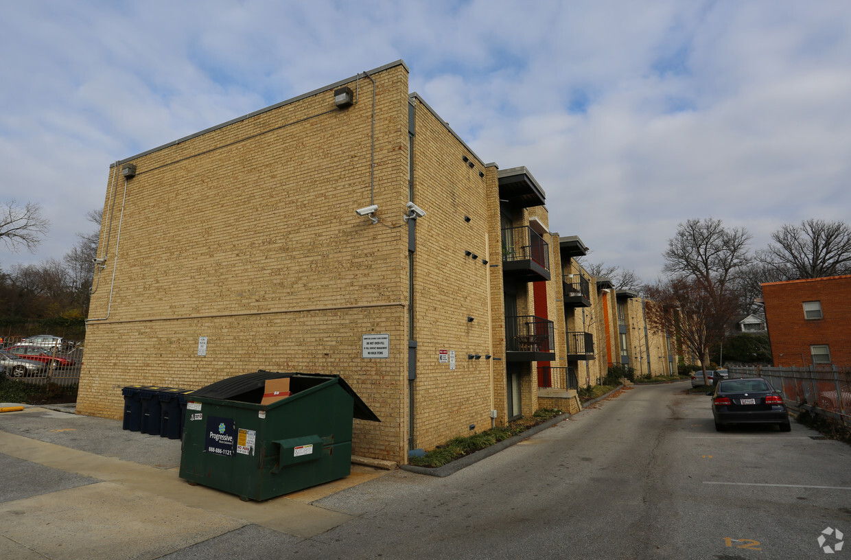 Building Photo - Elm Gardens