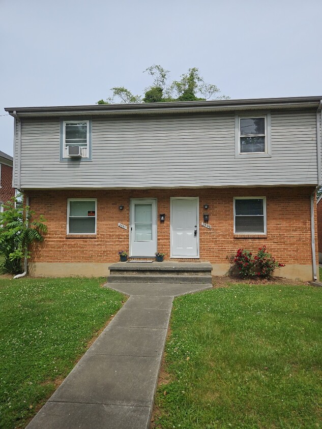 Primary Photo - 2529 Sanford Ave SW