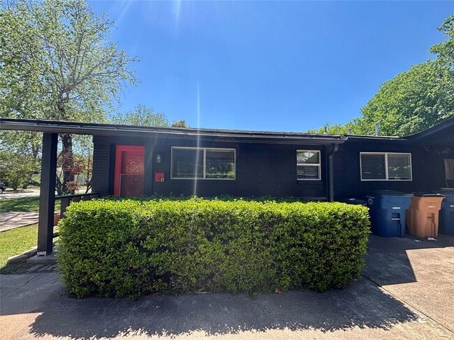 Foto del edificio - 5408 Sunshine Dr