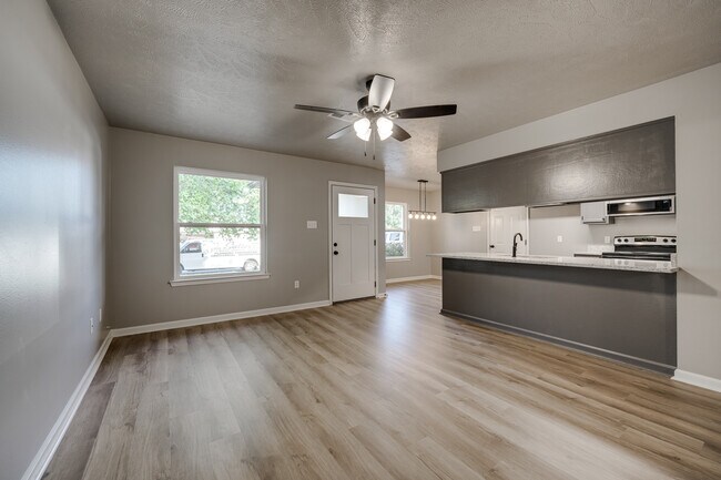 Building Photo - 1355 Arapaho Trail