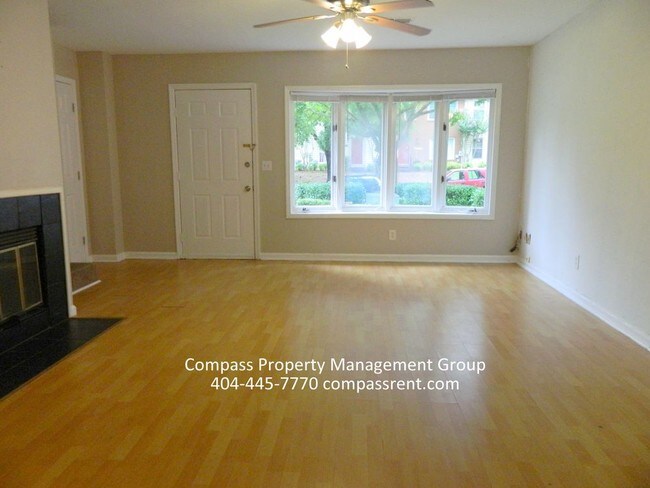 Foto del edificio - Roswell Townhome with Two Master Bedrooms