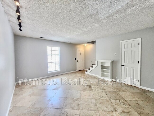 Building Photo - 737 Fox Ridge Dr