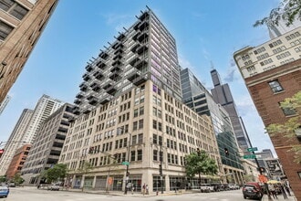 Building Photo - 565 W Quincy St