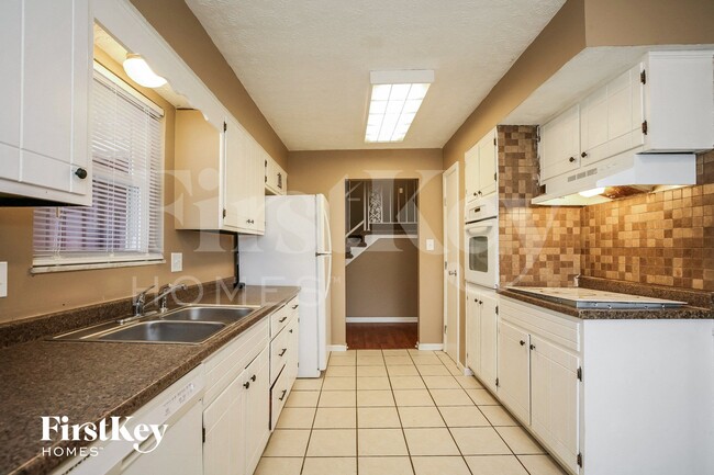 Building Photo - 9570 Gemini Dr