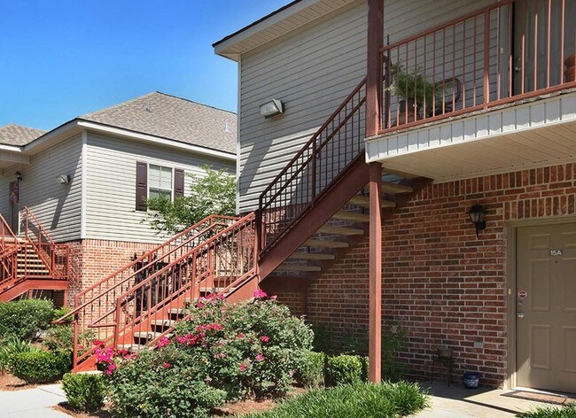 Building Photo - Springtree Apartments