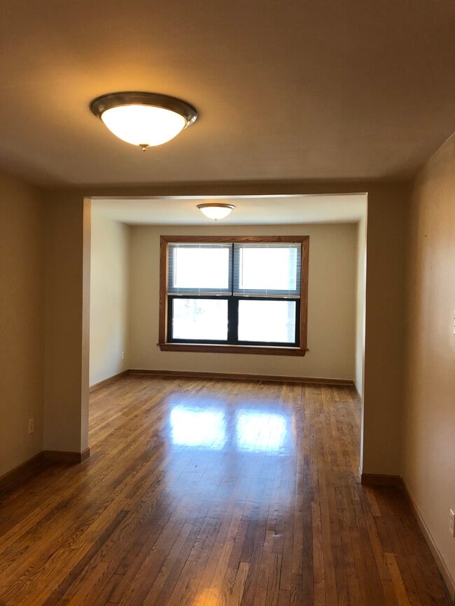 Building Photo - 3313 S Halsted St