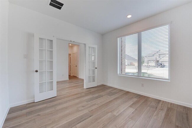 Building Photo - 3623 Forest River Dr