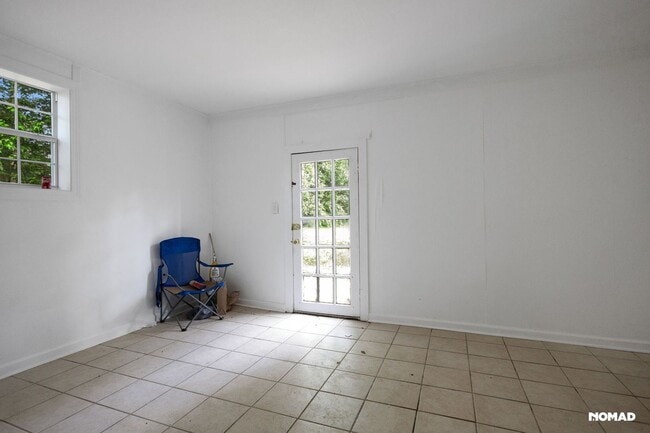 Building Photo - Charming 2BR Duplex in Jackson