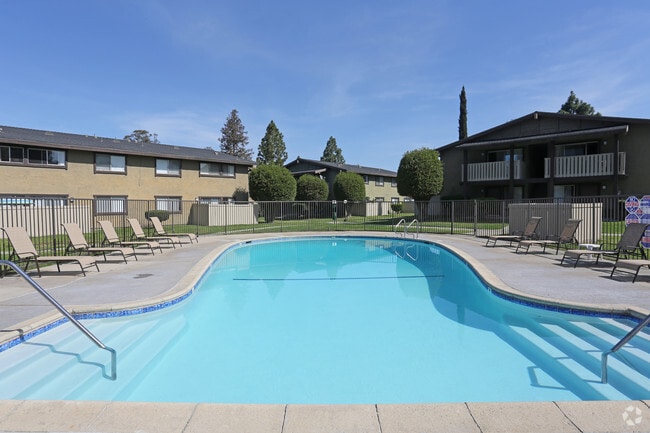 Building Photo - Saddleback Ranch Apartments