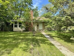 Building Photo - 1601 Calihan Ave NE