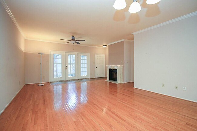 Building Photo - 410 Wilcrest Dr
