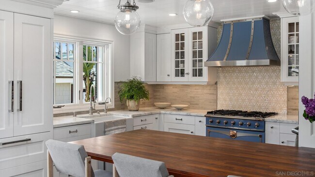 Building Photo - 219 27th St