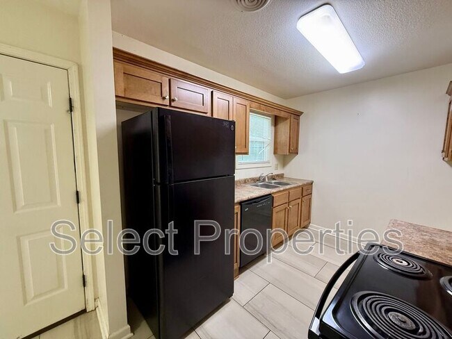 Building Photo - 2310 Fairfield Dr