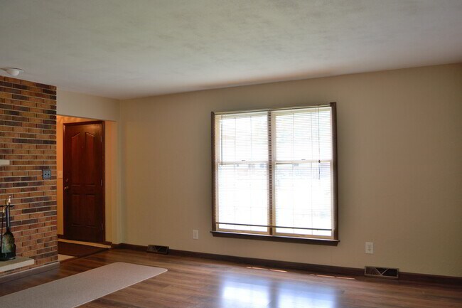 Building Photo - 105 Buckhorn Dr