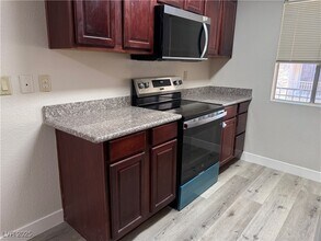 Building Photo - 4390 Sandy River Dr