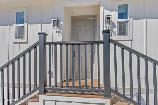 Building Photo - 313 Raymond St