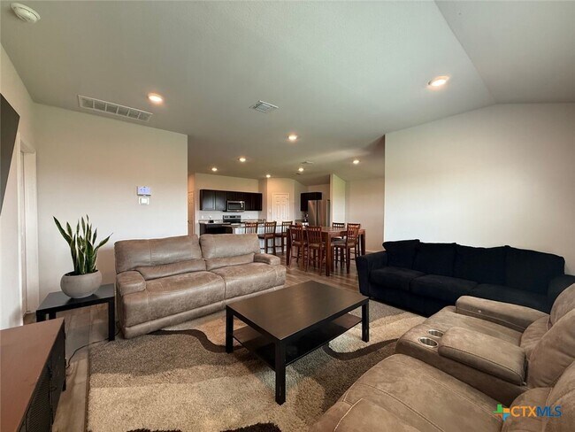 Building Photo - 2621 Torbenson Ct