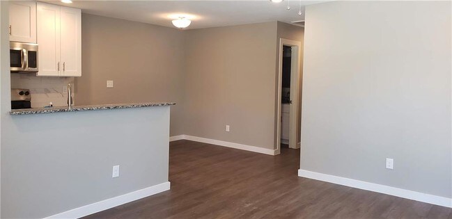Foto del edificio - 8104 Tanner Ave
