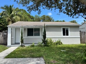 Building Photo - 1304 NW 6th Ave