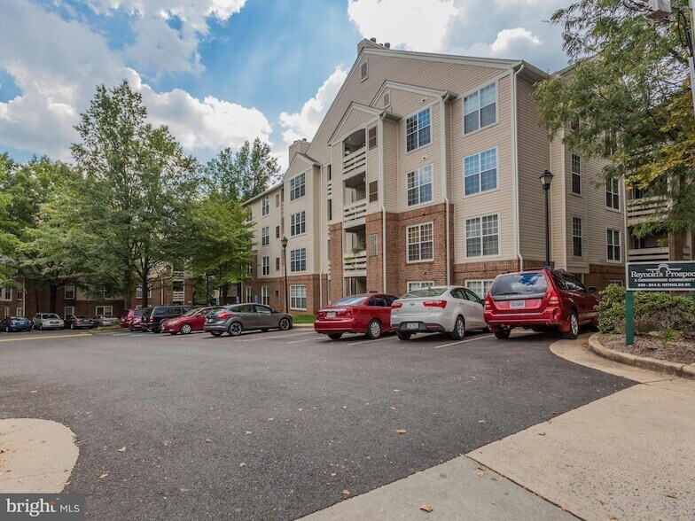 Primary Photo - 240 S Reynolds St