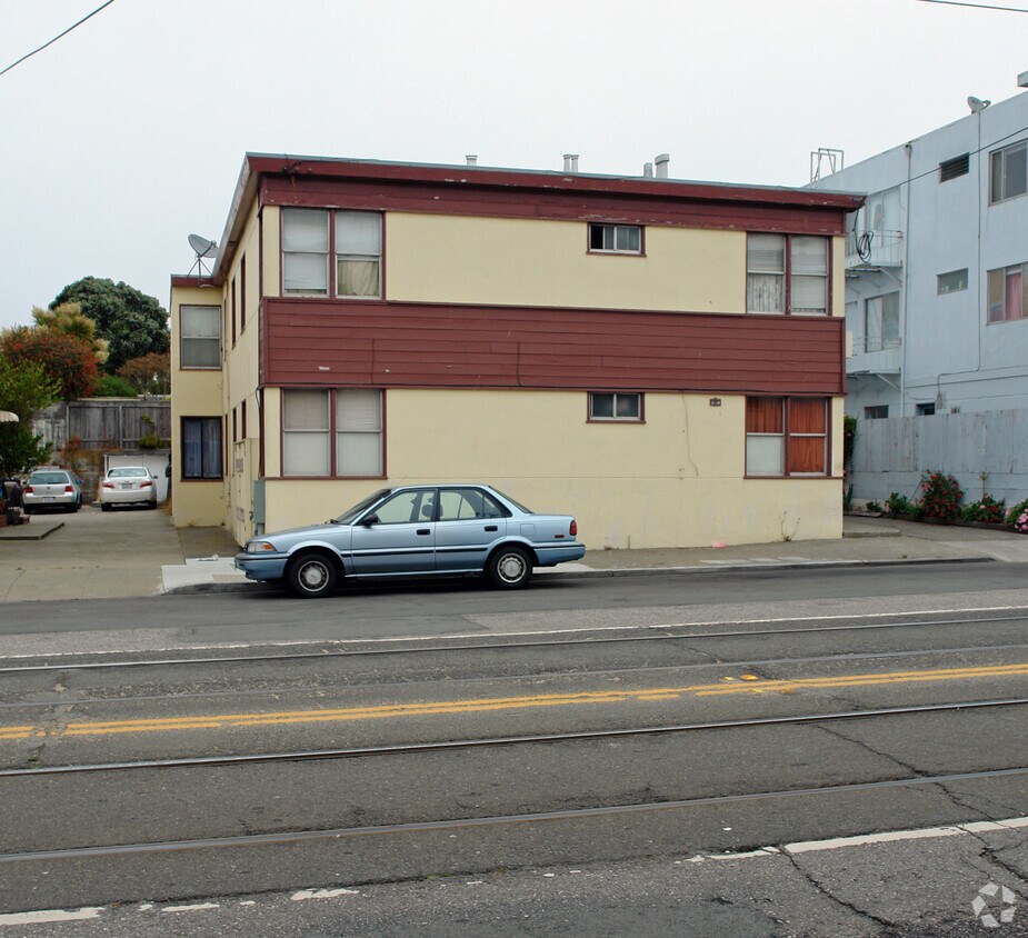 Building Photo - 3114 Taraval St