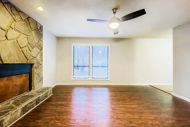 Foto del edificio - 3895 Springleaf Ct