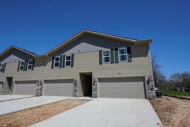 Building Photo - 677 Julia Way